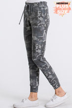 Load image into Gallery viewer, Olive Camo Joggers *Curvy
